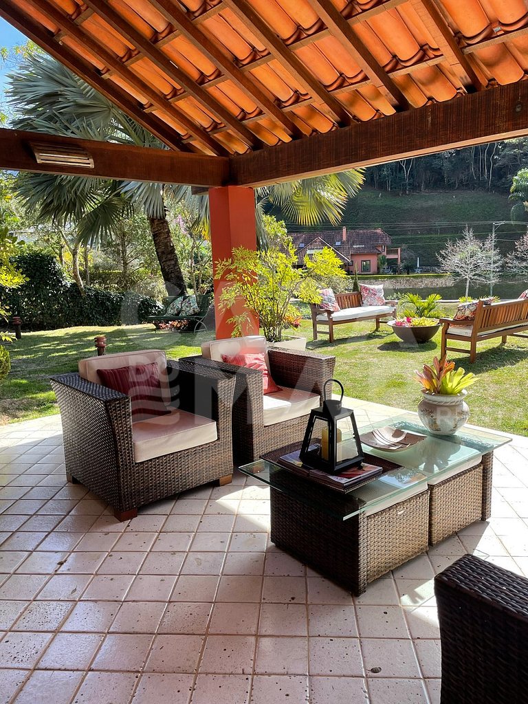 Linda Casa com 5 suítes no melhor condomínio de Itaipava