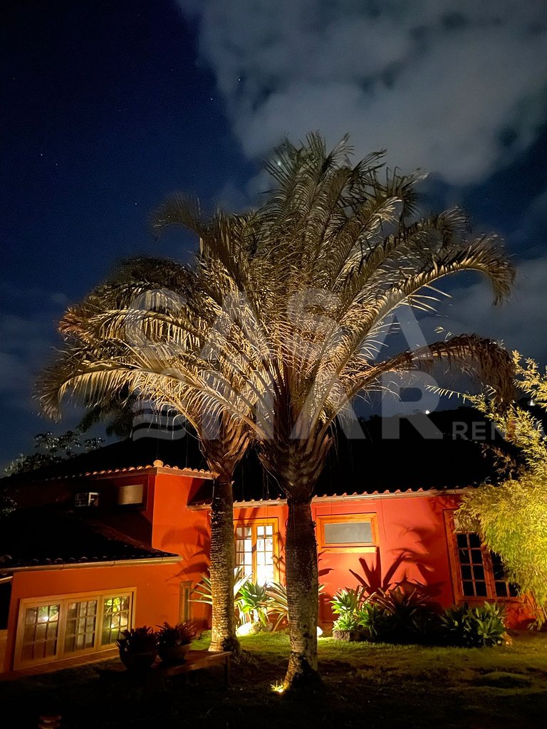 Linda Casa com 5 suítes no melhor condomínio de Itaipava