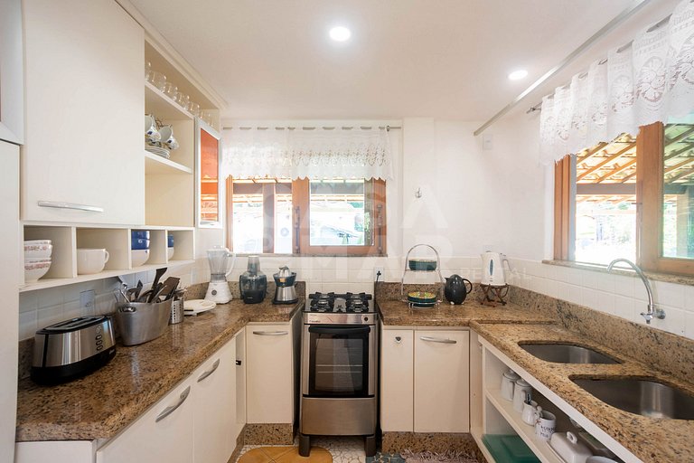 Linda casa com 4 suítes com piscina privativa