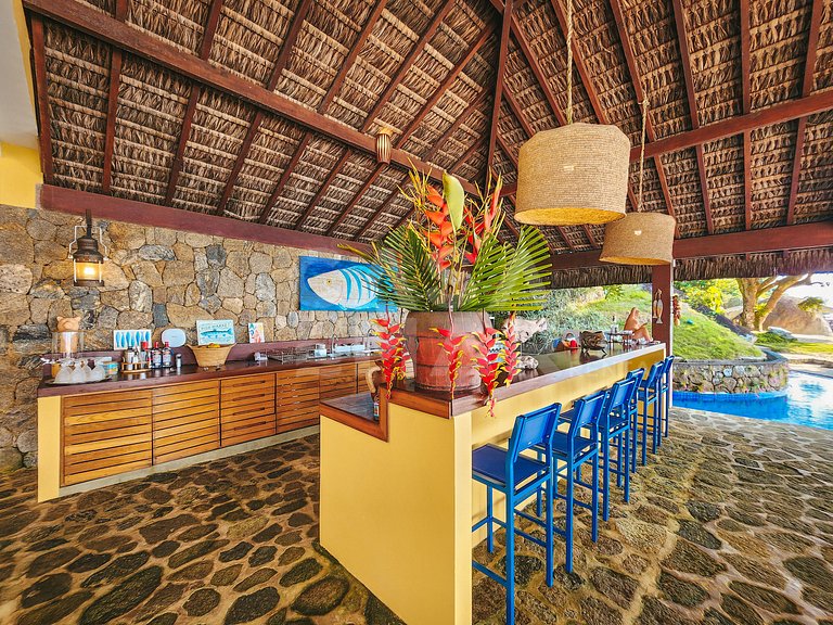 Villa with fifteen suites and private beach in the heart of