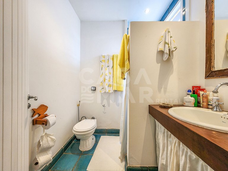Villa with fifteen suites and private beach in the heart of