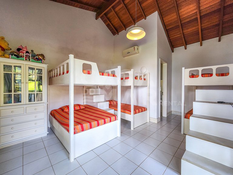 Villa with fifteen suites and private beach in the heart of
