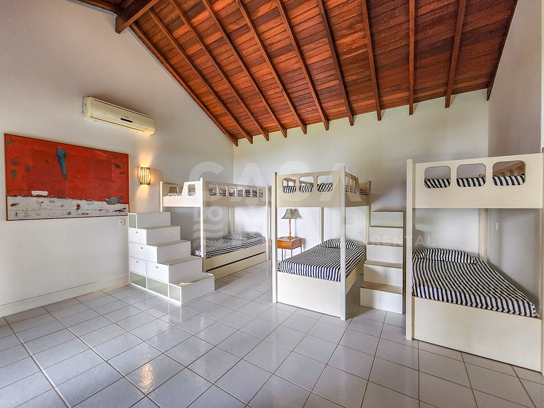 Villa with fifteen suites and private beach in the heart of
