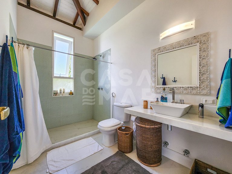 Villa with fifteen suites and private beach in the heart of
