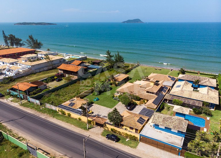 Casa seis suítes, de frente para a Praia Rasa, com piscina