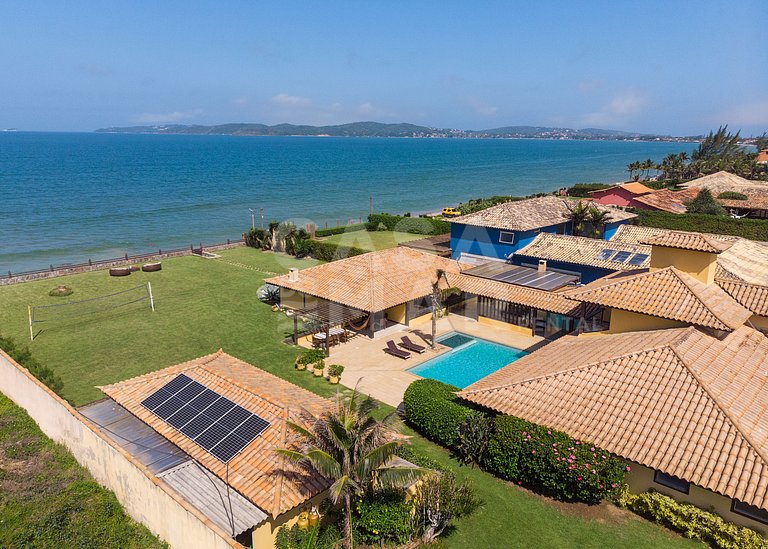 Casa seis suítes, de frente para a Praia Rasa, com piscina