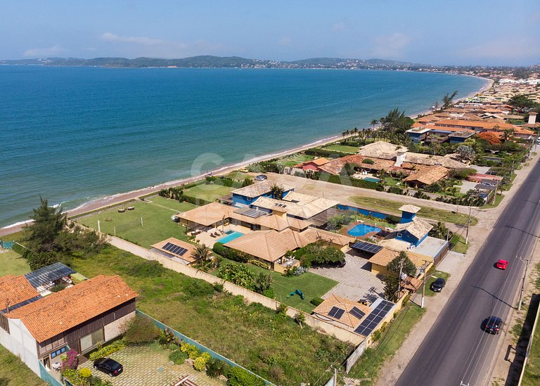 Casa seis suítes, de frente para a Praia Rasa, com piscina