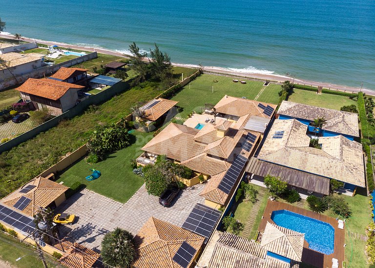 Casa seis suítes, de frente para a Praia Rasa, com piscina
