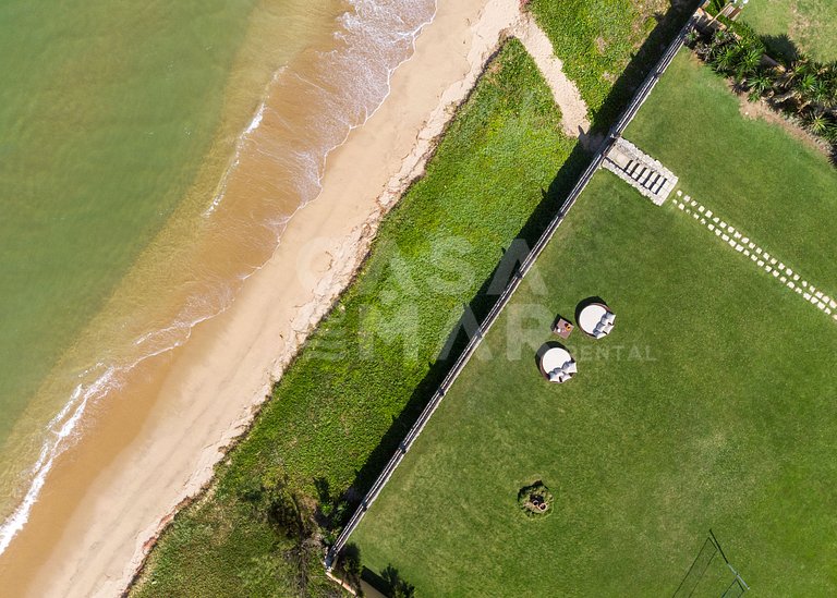 Casa seis suítes, de frente para a Praia Rasa, com piscina