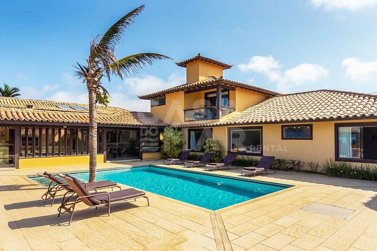 Casa seis suítes, de frente para a Praia Rasa, com piscina