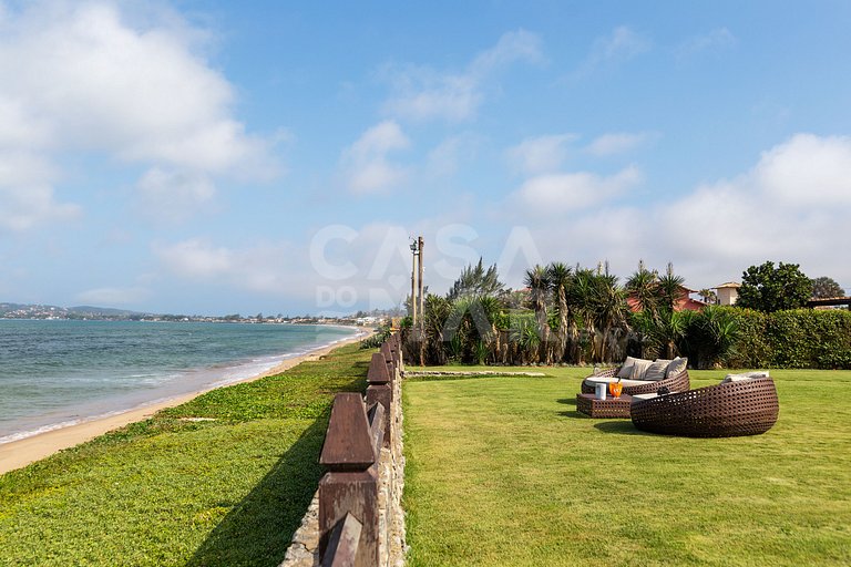 Casa seis suítes, de frente para a Praia Rasa, com piscina