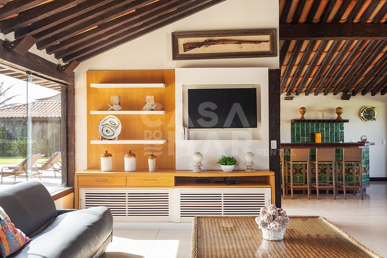 Casa seis suítes, de frente para a Praia Rasa, com piscina