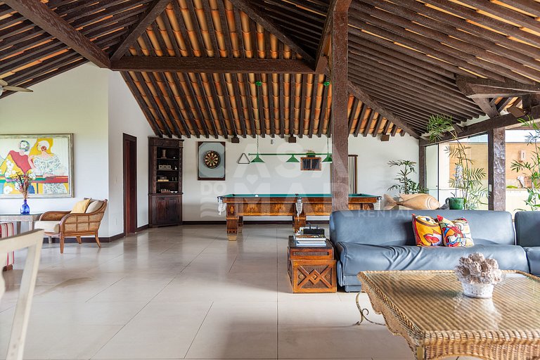 Casa seis suítes, de frente para a Praia Rasa, com piscina