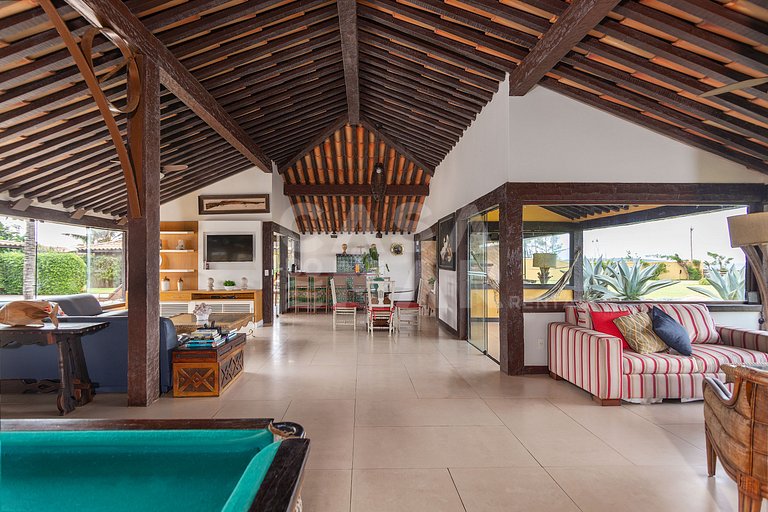 Casa seis suítes, de frente para a Praia Rasa, com piscina