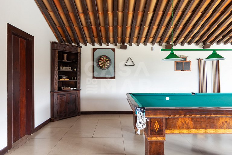 Casa seis suítes, de frente para a Praia Rasa, com piscina