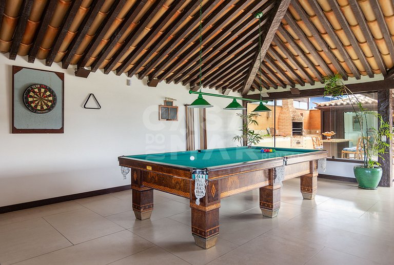 Casa seis suítes, de frente para a Praia Rasa, com piscina