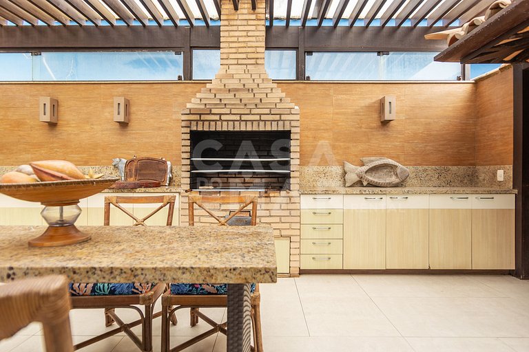 Casa seis suítes, de frente para a Praia Rasa, com piscina