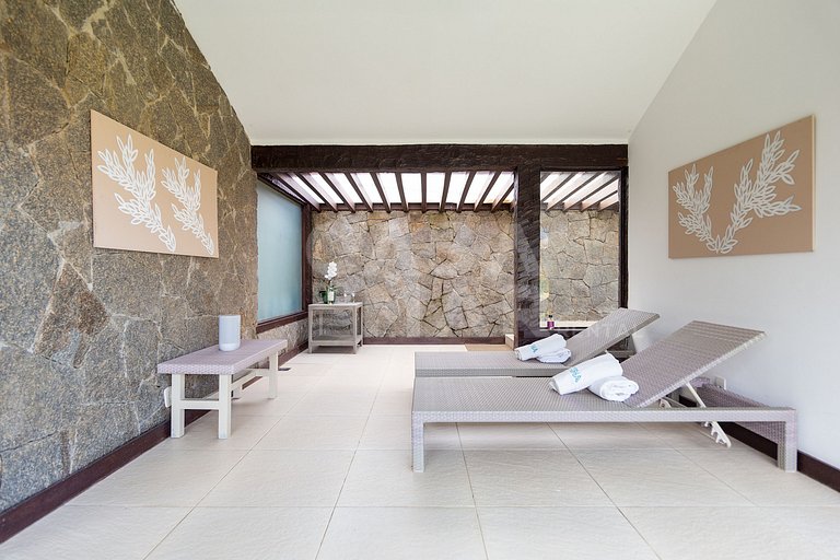 Casa seis suítes, de frente para a Praia Rasa, com piscina
