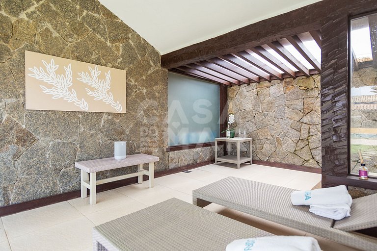 Casa seis suítes, de frente para a Praia Rasa, com piscina