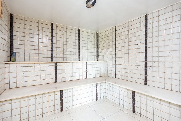 Casa seis suítes, de frente para a Praia Rasa, com piscina