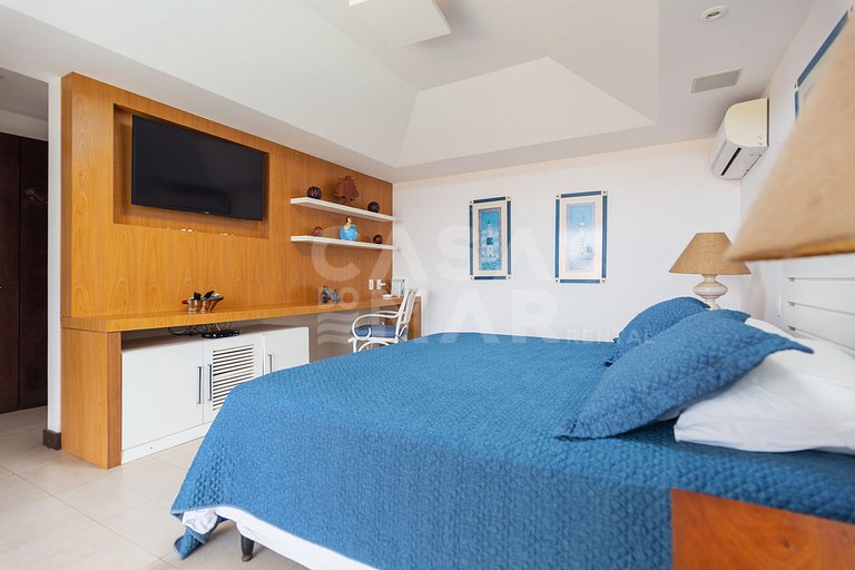Casa seis suítes, de frente para a Praia Rasa, com piscina