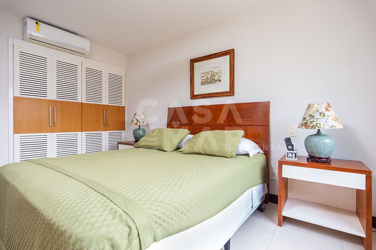 Casa seis suítes, de frente para a Praia Rasa, com piscina