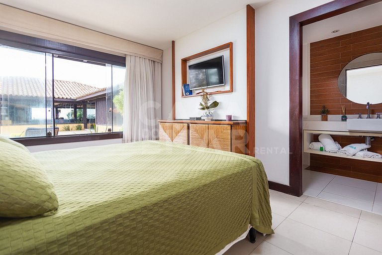 Casa seis suítes, de frente para a Praia Rasa, com piscina