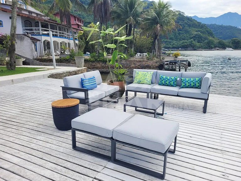 Linda casa com seis suítes, de frente pro mar