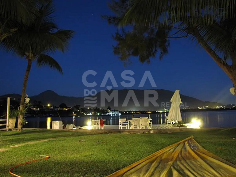 Linda casa com seis suítes, de frente pro mar