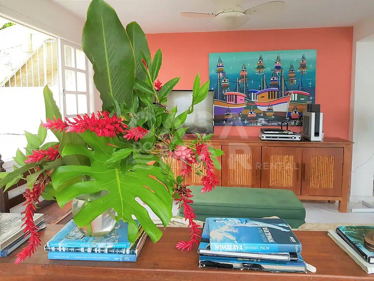 Linda casa com seis suítes, de frente pro mar