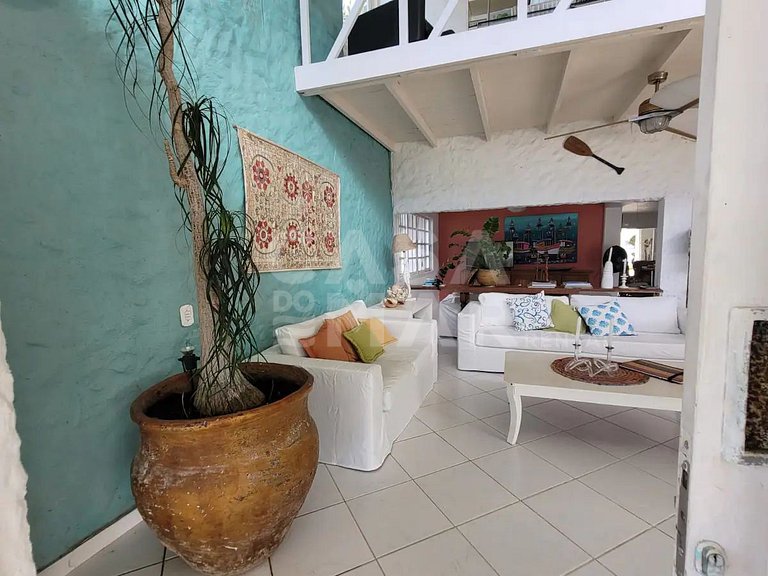 Linda casa com seis suítes, de frente pro mar