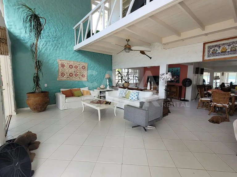 Linda casa com seis suítes, de frente pro mar