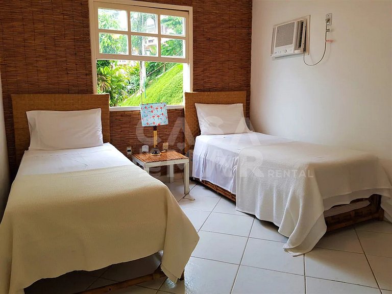 Linda casa com seis suítes, de frente pro mar