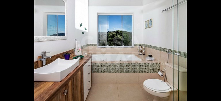 Beautiful house in Itaipava with six suites, swimming pool a
