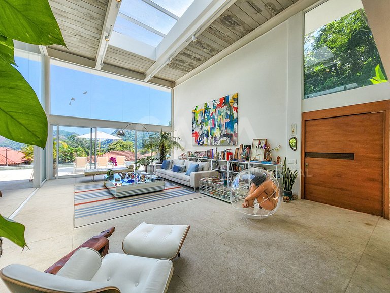 Beautiful house with 3 suites, swimming pool, gourmet space