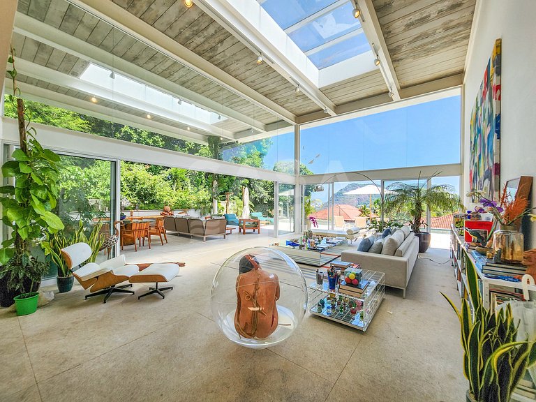 Linda casa com 3 suítes, piscina, espaço gourmet e vista enc