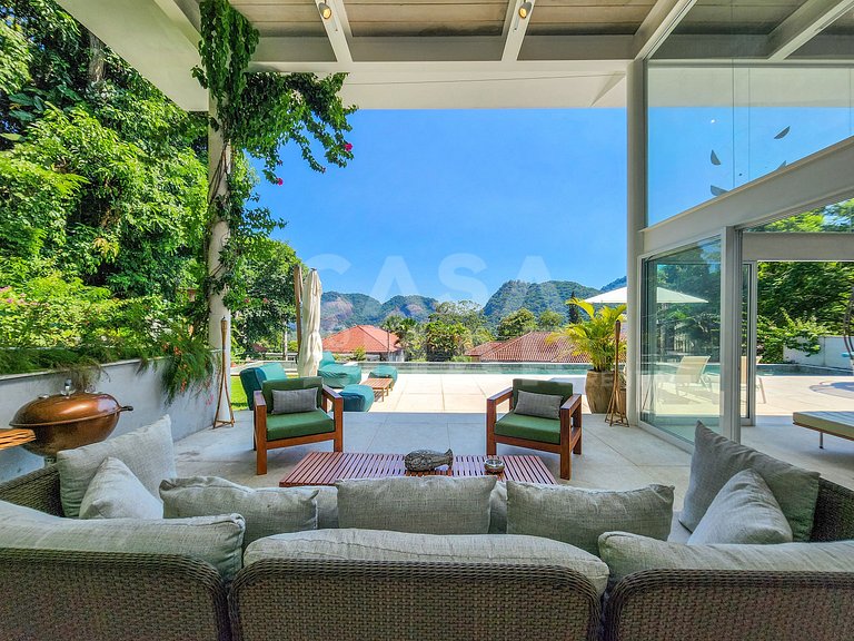 Beautiful house with 3 suites, swimming pool, gourmet space
