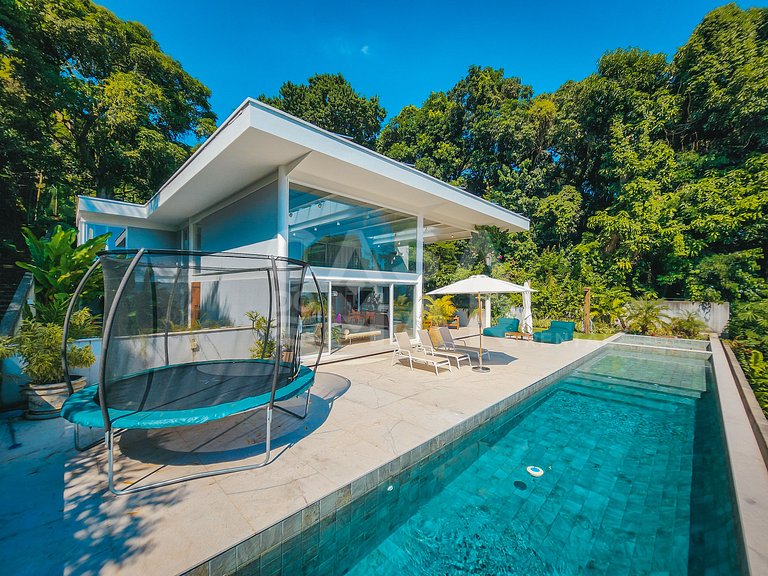 Linda casa com 3 suítes, piscina, espaço gourmet e vista enc
