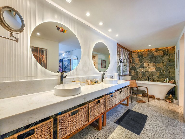 Linda casa com 3 suítes, piscina, espaço gourmet e vista enc