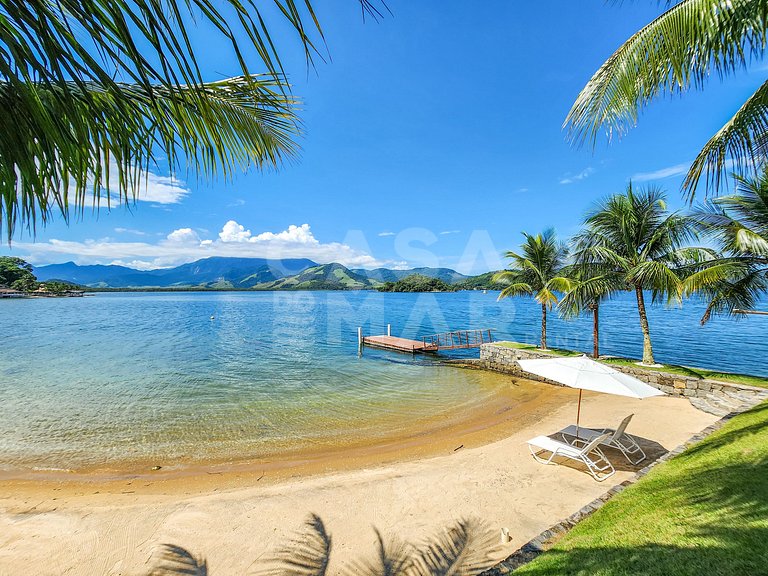Linda casa em condomínio, praia particular e área de lazer i