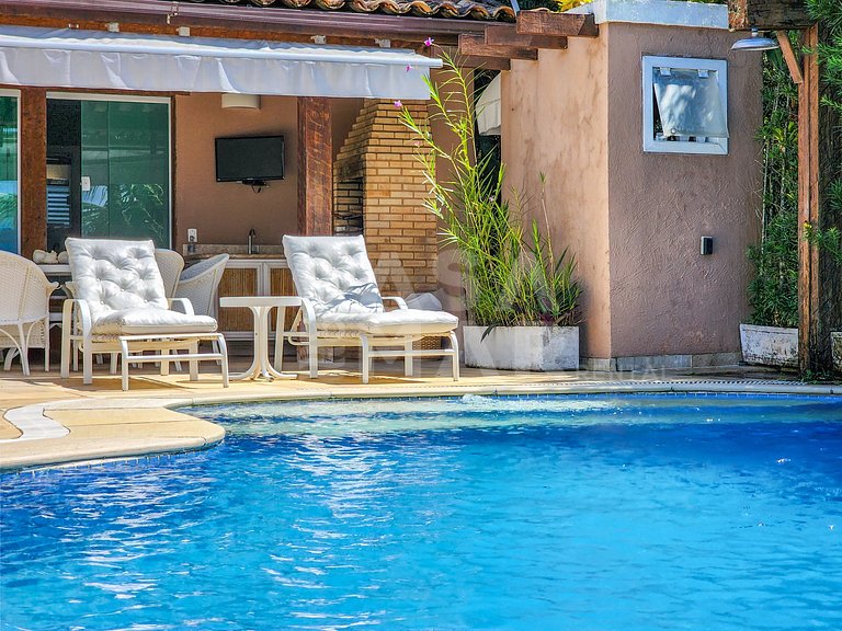 Linda casa em condomínio, praia particular e área de lazer i