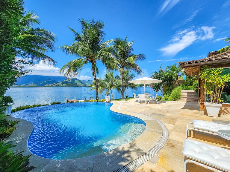 Linda casa em condomínio, praia particular e área de lazer i