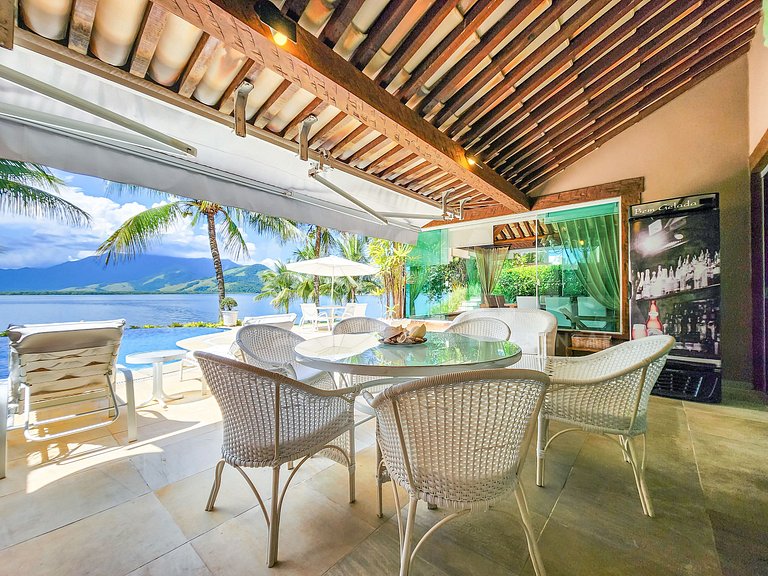 Linda casa em condomínio, praia particular e área de lazer i