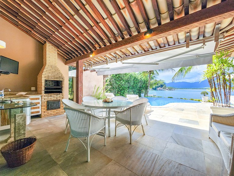 Beautiful house in condominium, private beach and impeccable