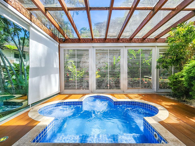 Linda casa em condomínio, praia particular e área de lazer i