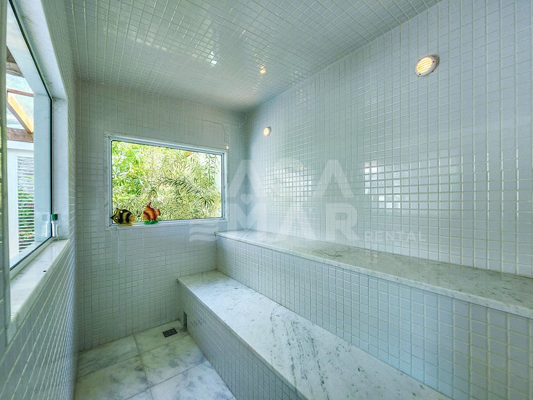 Beautiful house in condominium, private beach and impeccable