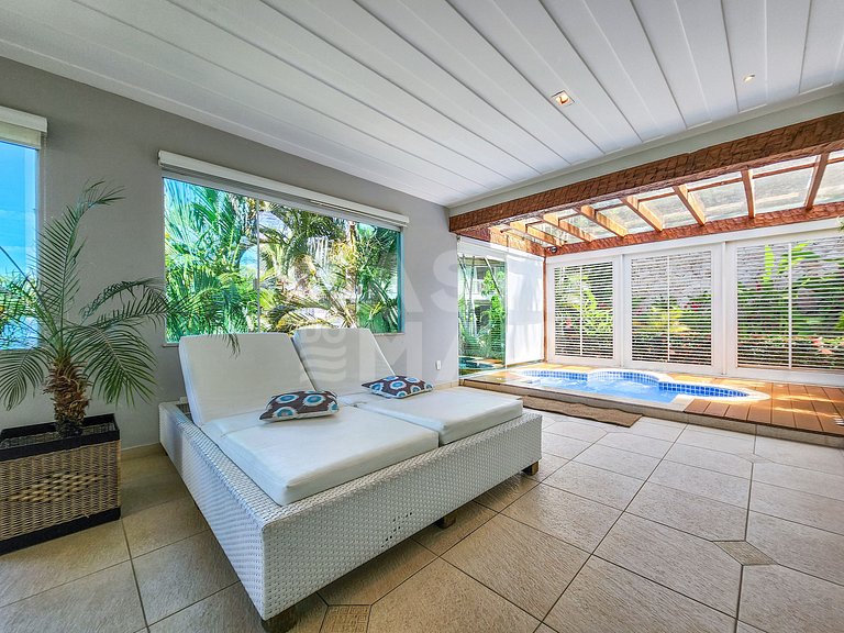 Beautiful house in condominium, private beach and impeccable