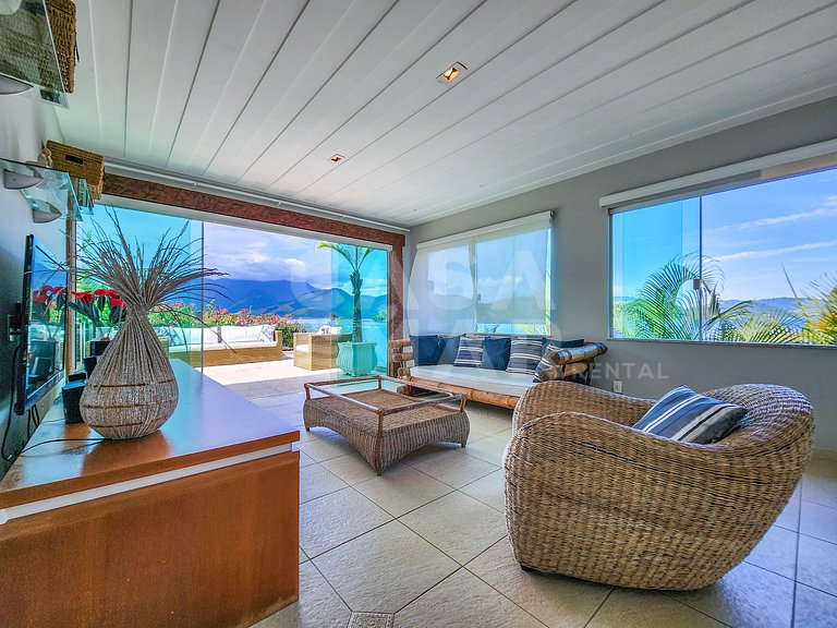 Beautiful house in condominium, private beach and impeccable