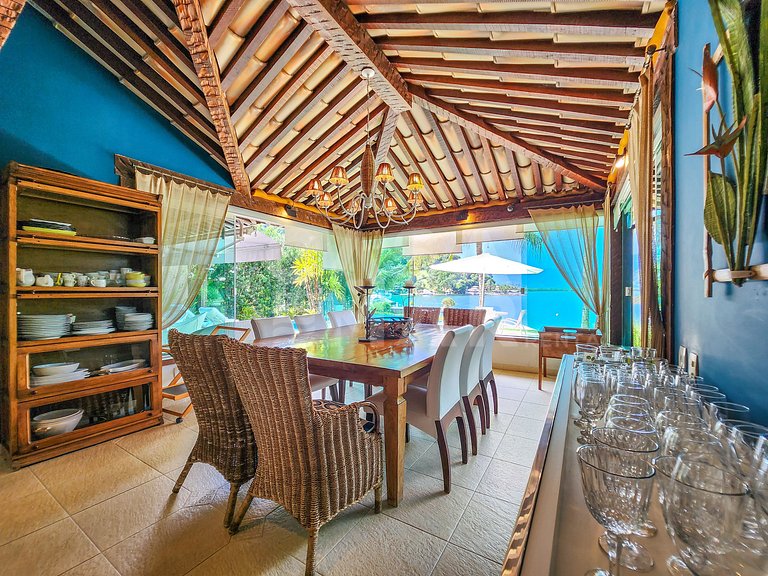 Beautiful house in condominium, private beach and impeccable