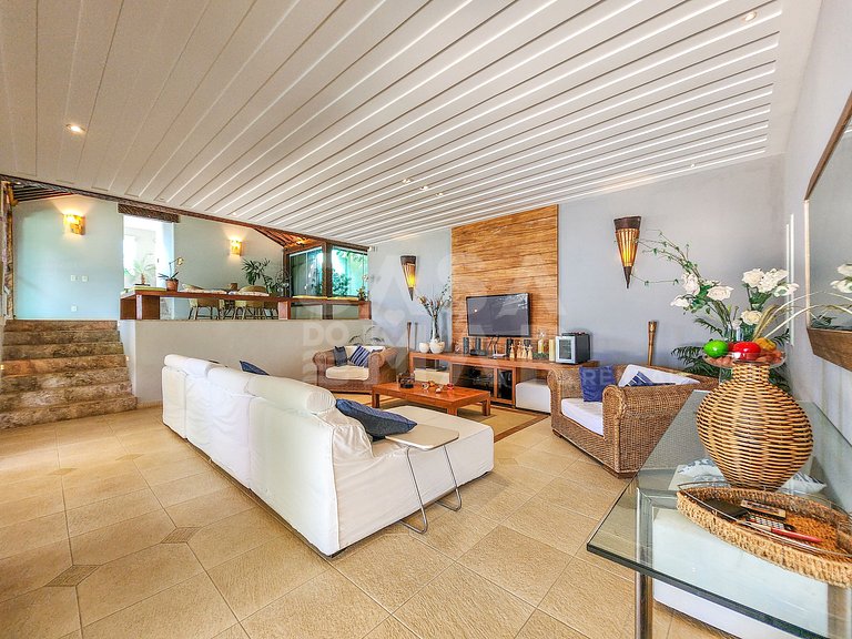 Linda casa em condomínio, praia particular e área de lazer i
